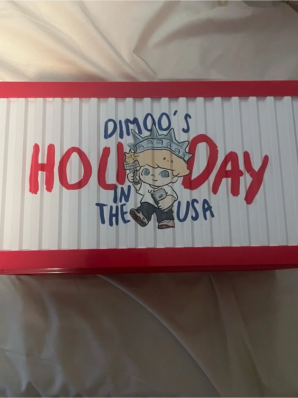 POP Mart Dimoo Holiday in the USA luminous display